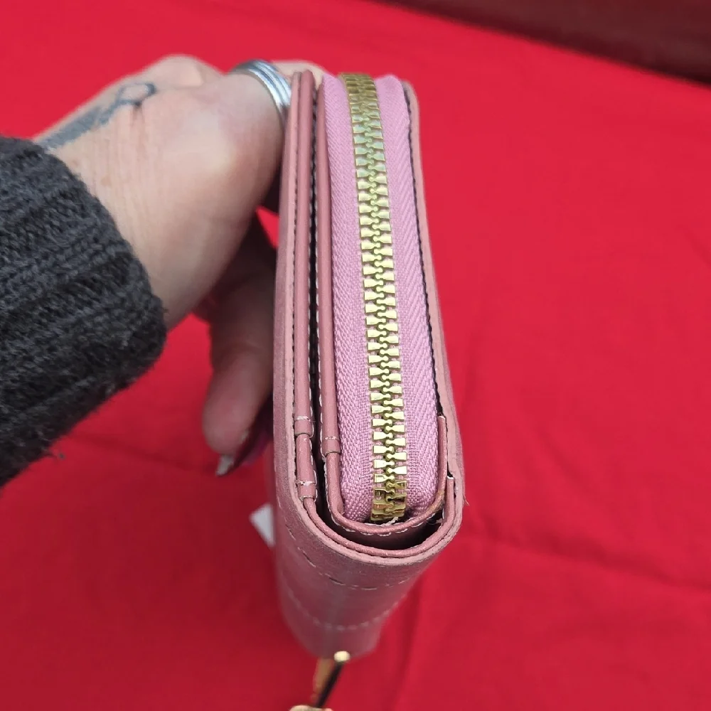 BNWT Blush Wristlet Clutch - Picture 3 of 10